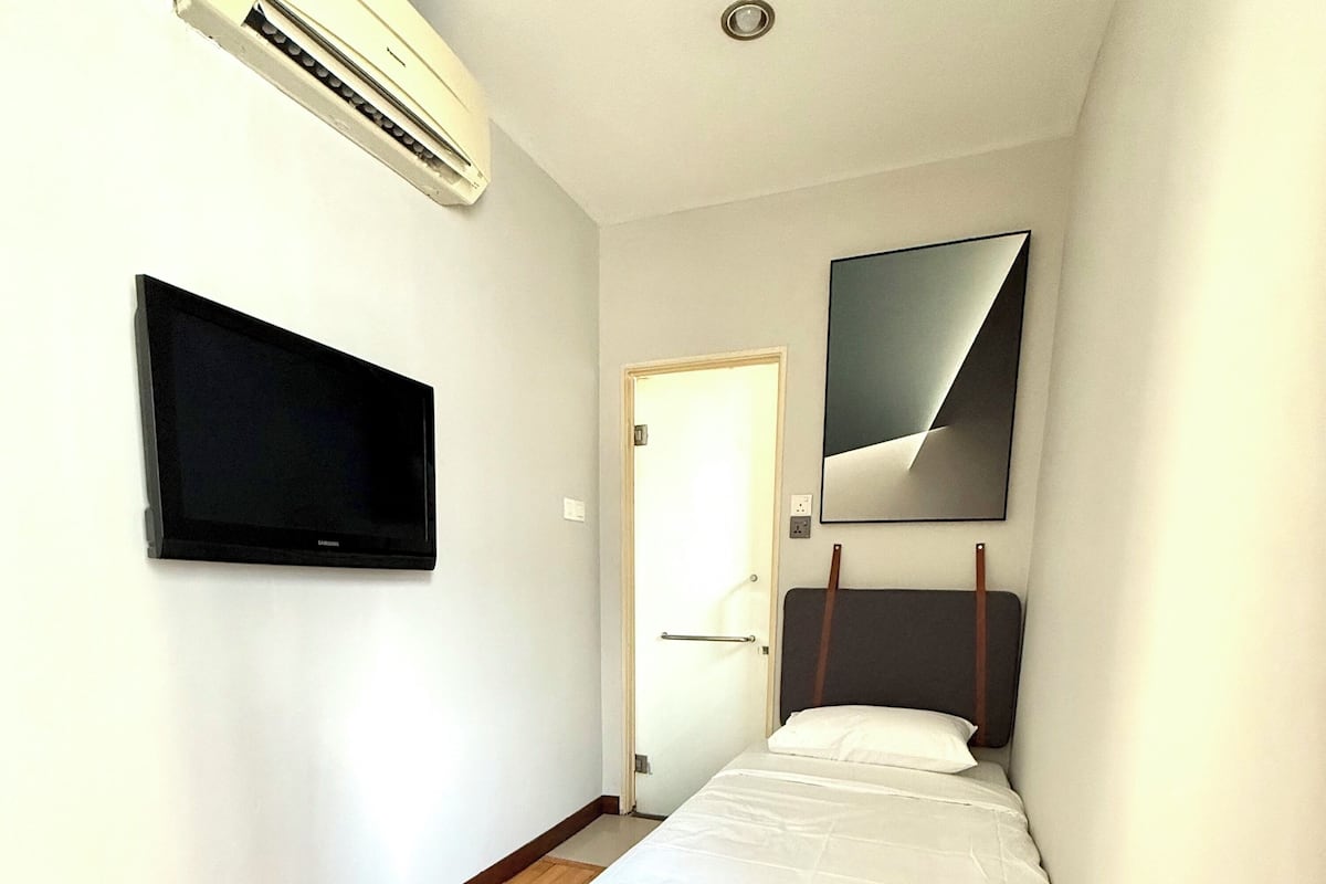 Single Room | Desk, free WiFi