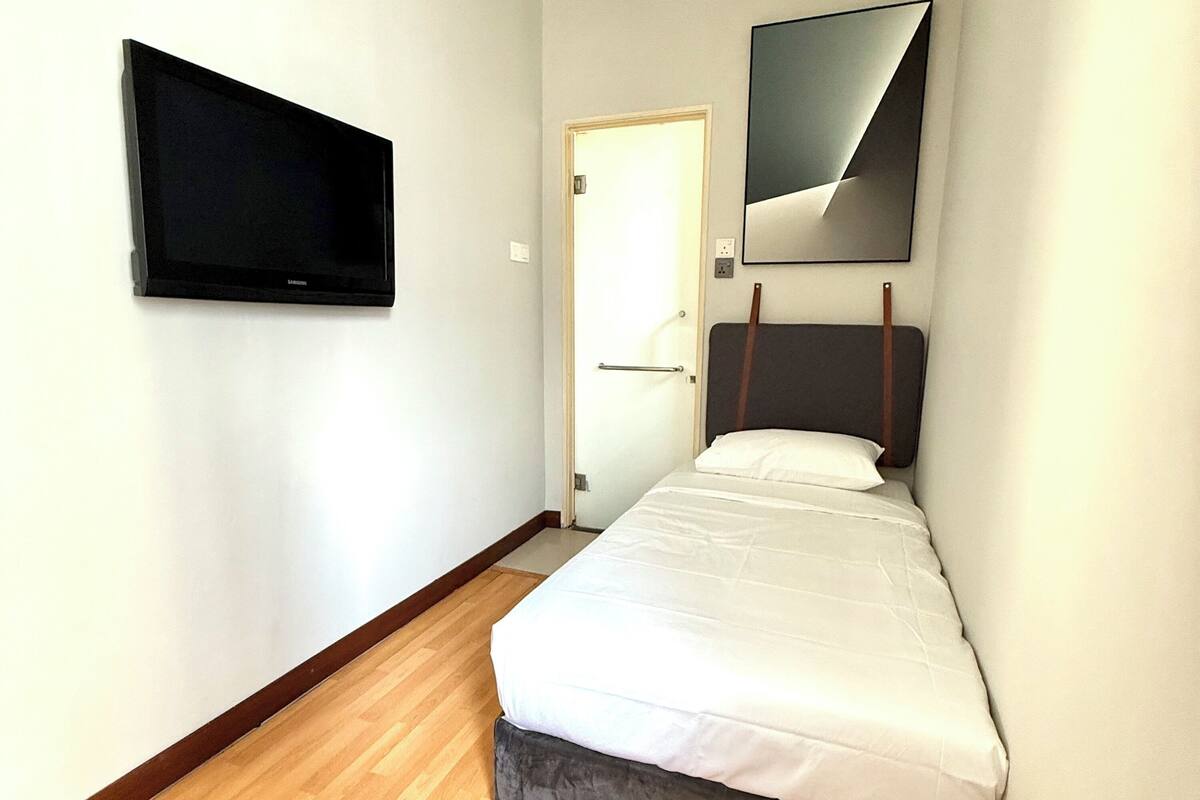 Single Room | Desk, free WiFi