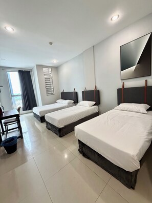 Quadruple Room | Desk, free WiFi
