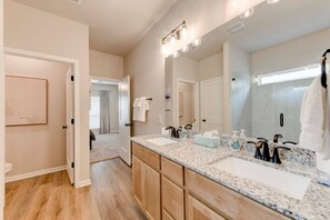 Hair dryer, towels - Manor Gateaway in Manor (Manor)