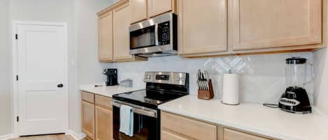 Microondas, horno, lavavajillas y tostadora