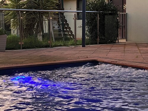 Couples Riverside Retreat ( sleeps 2)