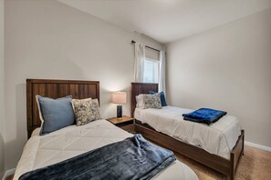 4 chambres, fer et planche à repasser