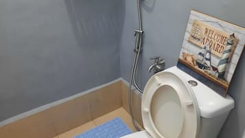 Toallas, jabón, champú y papel higiénico