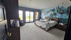 5 bedrooms, iron/ironing board, WiFi, bed sheets