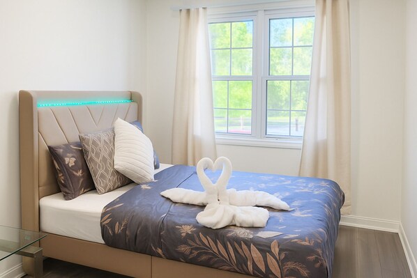 5 bedrooms, WiFi, bed sheets