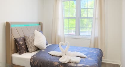 LUXURIOUS 5BR Full House Toronto Nort & Wonderland