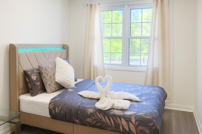 LUXURIOUS 5BR Full House Toronto Nort & Wonderland