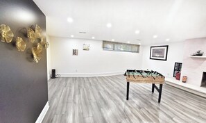 Games room - Richmond Hill 5BR | Game Room | Huge Yard | 3 Parking , Pets OK (Richmond Hill)