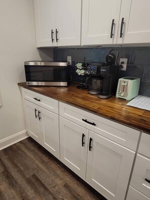 Micro-ondes, four, plaque de cuisson, lave-vaisselle