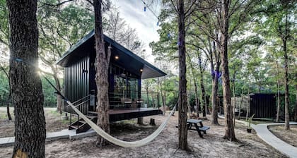 The Barn Owl | Cozy Treehouse + Pickleball Court