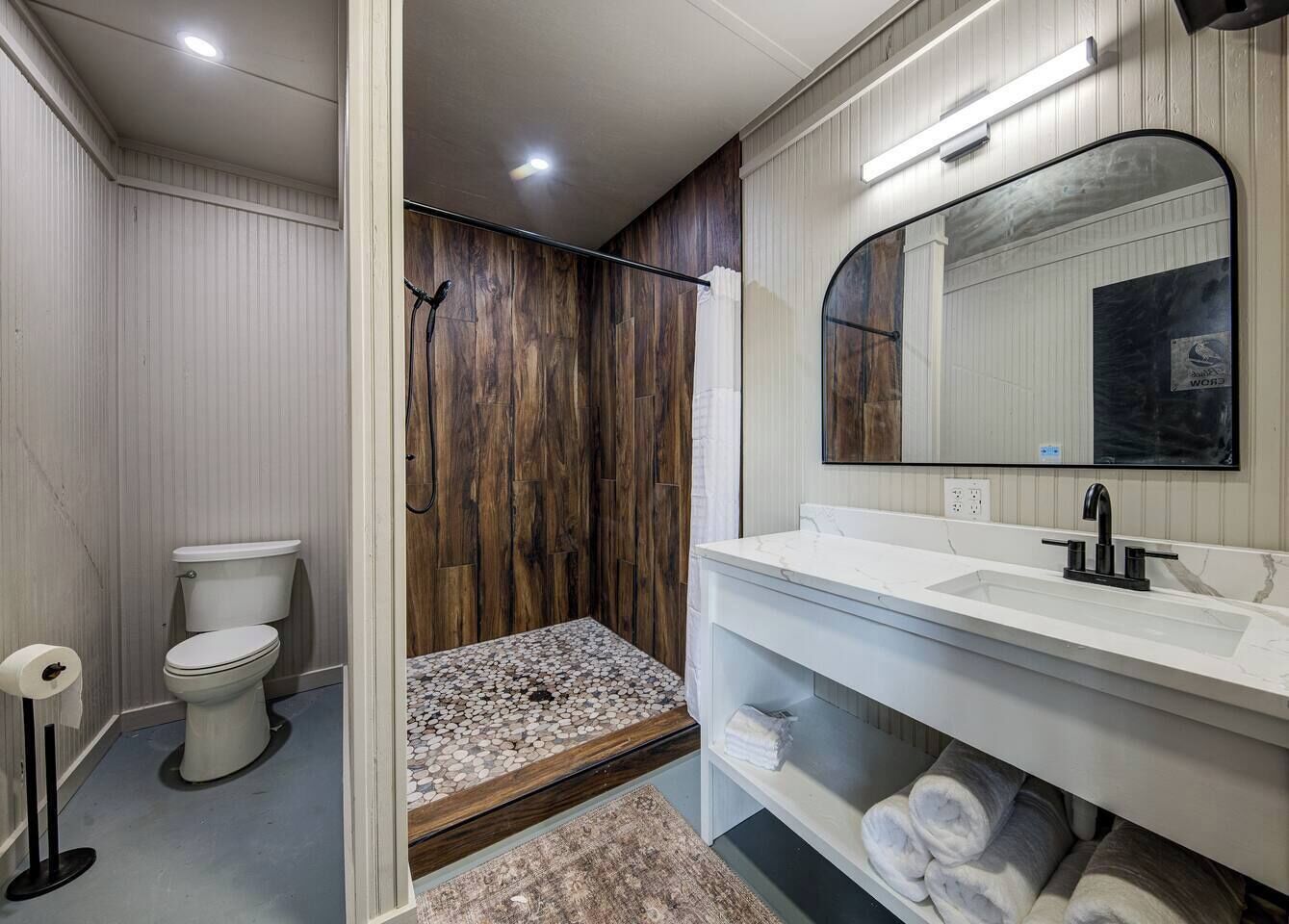 Dusche, Haartrockner, Handtücher