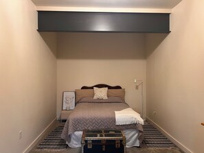 1 bedroom, iron/ironing board, WiFi, bed sheets - Modern, Stylish apartment on Stunning Horse Farm in Shaftsbury Vermont. (Shaftsbury)