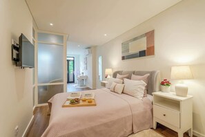 1 chambre, fer et planche à repasser, lit parapluie, Wi-Fi gratuit