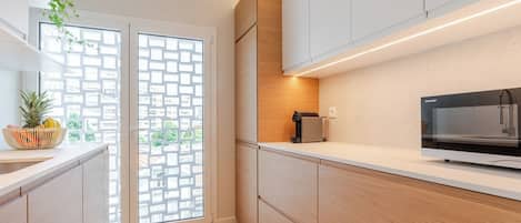 Fridge, microwave, oven, stovetop