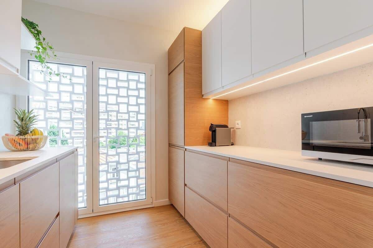 Køleskab, mikrobølgeovn, ovn, kogeplade