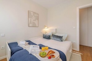 2 slaapkamers, een strijkplank/strijkijzer, reisbedje, internet