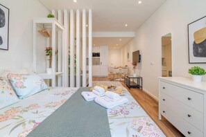 6 chambres, fer et planche à repasser, lit parapluie, Wi-Fi gratuit