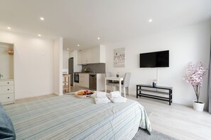 3 chambres, fer et planche à repasser, Wi-Fi gratuit, draps fournis