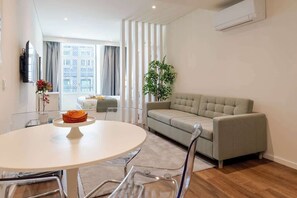 Interior - Jacuzzi Retreat in Heart of Porto by HostWise (Porto)