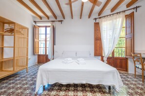 5 bedrooms, iron/ironing board, free WiFi, bed sheets - CASA MALLORQUINA CON ENCANTO - Rustic village house with private pool and free WiFi (Mancor de la Vall)