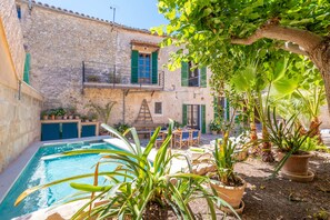 Pool - CASA MALLORQUINA CON ENCANTO - Rustic village house with private pool and free WiFi (Mancor de la Vall)