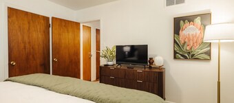 Centrally Located King Bed Midtown Memphis 2360