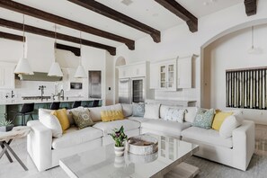 TV, fireplace, video games, table tennis - SWSS Casa Consola: Retreat 9 Beds | Pool Hot Tub Putting Green Office Game Room Ping Pong (Paradise Valley)