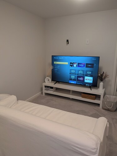 Cozy Modern Suite - Peaceful Stay & Hwy Access