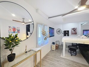 Iron/ironing board, WiFi, bed sheets