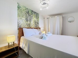 Iron/ironing board, WiFi, bed sheets