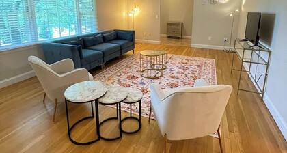 Entire House 3BR/2BA Home in Great Falls – Prime Location W/Wifi & Parking