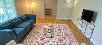 Entire House 3BR/2BA Home in Great Falls – Prime Location W/Wifi & Parking