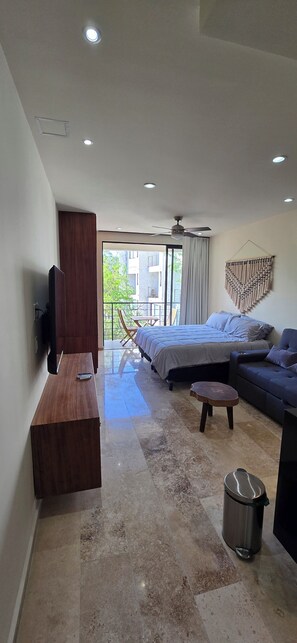 1 habitación, escritorio, tabla de planchar con plancha y wifi gratis