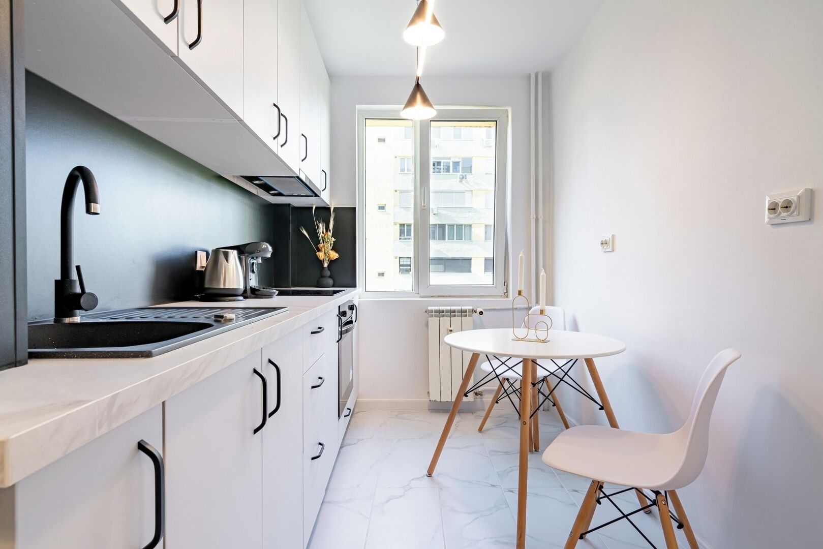 Geladeira, fogão, cooktop, cafeteira/chaleira