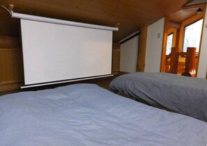 Room | Desk, free WiFi