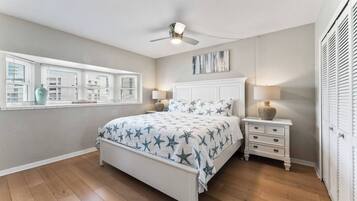 6 bedrooms, desk, iron/ironing board, travel cot