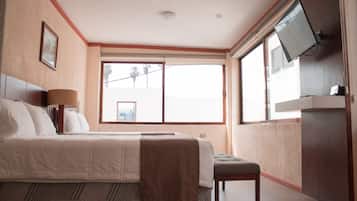 12 bedrooms, iron/ironing board, internet, bed sheets