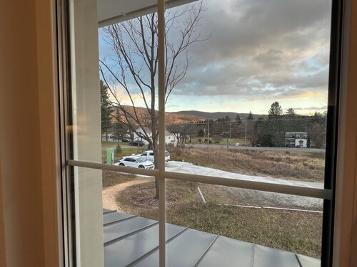 Bellwether on Main: Comfort, Resilience, Passive House; an AAC building