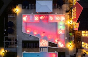 Outdoor pool - Modern 1 bedroom apt. w/ pool minutes from tons of attractions and MCI airport (Kansas City)