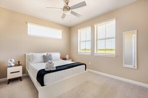 Premium bedding, free WiFi, bed sheets - Luxury 2S Condo Hot Tub Gym Pool Airport (Austin)