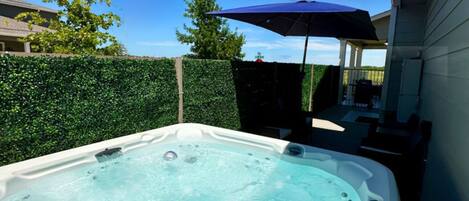 Luxury Condo, Park View | Private spa tub