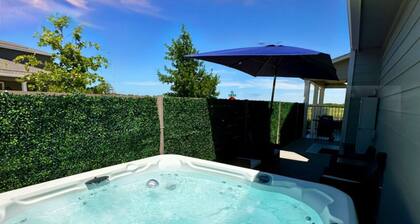 Luxury 2S Condo Hot Tub Gym Pool Airport