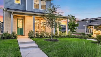 Luxury Condo, Park View | Park view