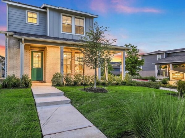 Luxury Condo, Park View | Park view - Luxury 2S Condo Hot Tub Gym Pool Airport (Austin)