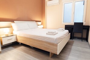 4 bedrooms, iron/ironing board, Internet, bed sheets