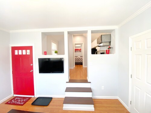 Squantz Pond Oasis, charming cottage, Firepit and lake view