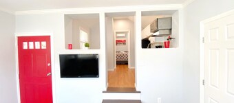 Squantz Pond Oasis, charming cottage, Firepit and lake view