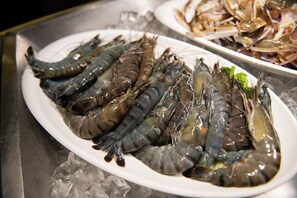 Daily buffet breakfast (CNY 50 per person)