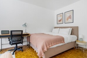 Iron/ironing board, WiFi, bed sheets